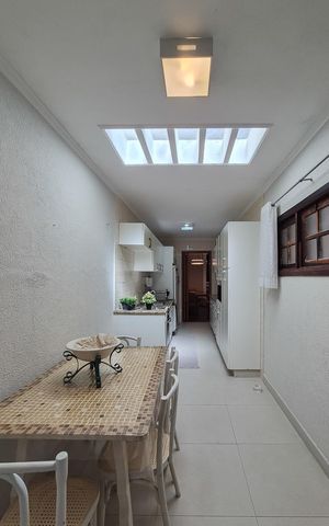 Casa à venda com 180m², 3 quartos e 2 vagas Casa à venda com 180m², 3 quartos e 2 vagasCozinha