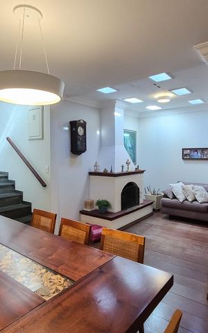 Casa à venda com 180m², 3 quartos e 2 vagas Casa à venda com 180m², 3 quartos e 2 vagasSala
