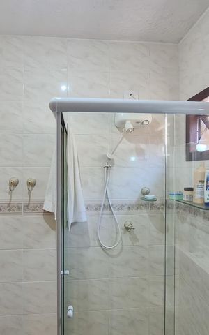 Casa à venda com 180m², 3 quartos e 2 vagas Casa à venda com 180m², 3 quartos e 2 vagasBanheiro da Suíte