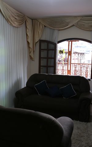Casa à venda com 390m², 4 quartos e 4 vagasSala