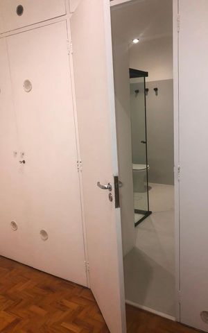 Apartamento à venda com 226m², 4 quartos e 2 vagas Apartamento à venda com 226m², 4 quartos e 2 vagasBanheiro