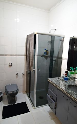 Casa à venda com 300m², 4 quartos e 4 vagasBanheiro Suíte