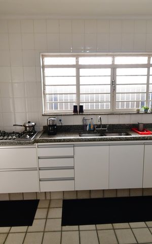 Casa à venda com 300m², 4 quartos e 4 vagasCozinha