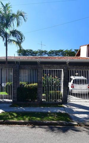 Casa à venda com 300m², 4 quartos e 4 vagasFachada