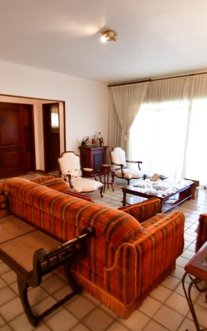 Casa à venda com 300m², 4 quartos e 4 vagasSala
