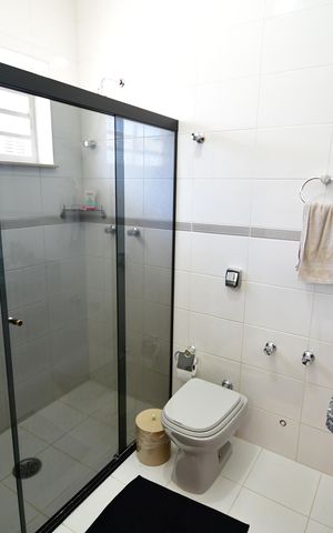 Casa à venda com 300m², 4 quartos e 4 vagasBanheiro Suíte