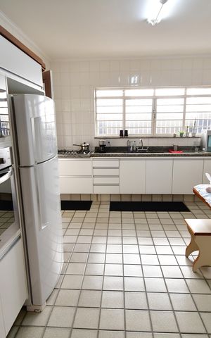 Casa à venda com 300m², 4 quartos e 4 vagasCozinha