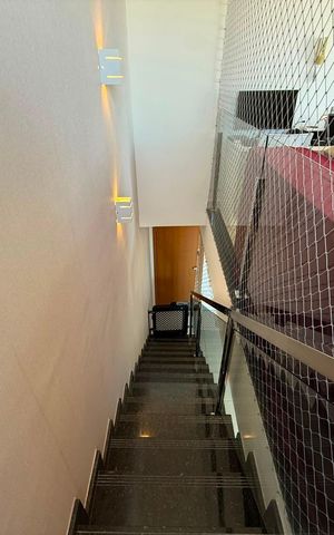 Apartamento à venda com 126m², 2 quartos e 2 vagas Apartamento à venda com 126m², 2 quartos e 2 vagasEscadas