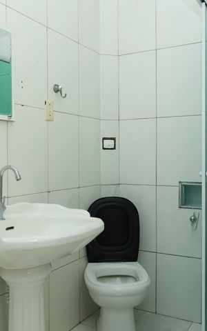 Casa à venda com 180m², 4 quartos e 4 vagasBanheiro social