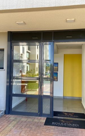 Apartamento à venda com 49m², 2 quartos e 1 vaga Apartamento à venda com 49m², 2 quartos e 1 vagaFachada do bloco