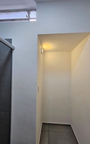 Casa à venda com 93m², 2 quartos e 1 vaga Casa à venda com 93m², 2 quartos e 1 vagaBanheiro