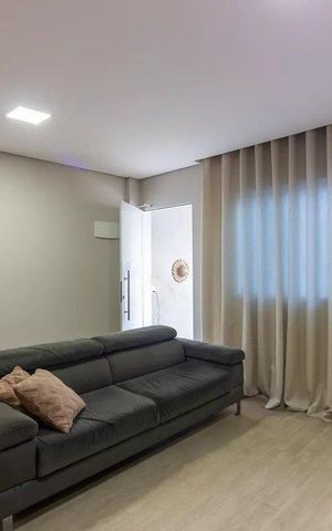 Casa à venda com 250m², 3 quartos e 4 vagas Casa à venda com 250m², 3 quartos e 4 vagasSala