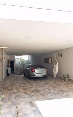 Casa à venda com 250m², 3 quartos e 4 vagas Casa à venda com 250m², 3 quartos e 4 vagasGaragem