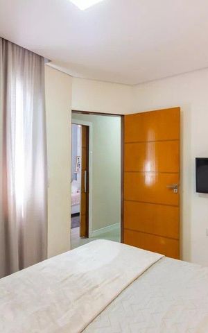 Casa à venda com 250m², 3 quartos e 4 vagas Casa à venda com 250m², 3 quartos e 4 vagasQuarto