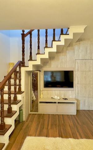 Casa à venda com 170m², 3 quartos e 2 vagas Casa à venda com 170m², 3 quartos e 2 vagasSala