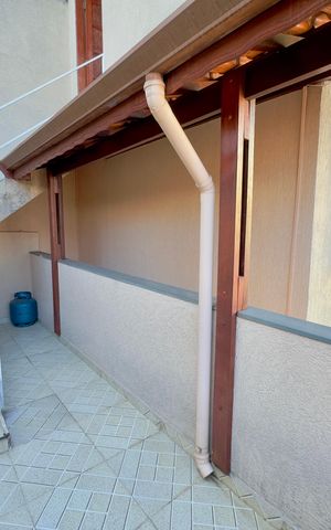 Casa à venda com 170m², 3 quartos e 2 vagas Casa à venda com 170m², 3 quartos e 2 vagasÁrea externa