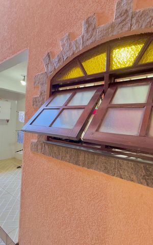 Casa à venda com 170m², 3 quartos e 2 vagas Casa à venda com 170m², 3 quartos e 2 vagasÁrea externa