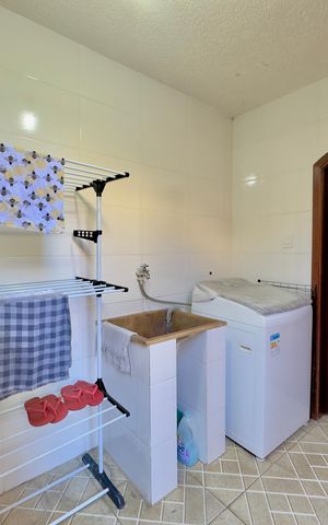 Casa à venda com 170m², 3 quartos e 2 vagas Casa à venda com 170m², 3 quartos e 2 vagasÁrea de Serviço