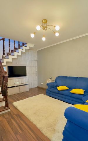 Casa à venda com 170m², 3 quartos e 2 vagas Casa à venda com 170m², 3 quartos e 2 vagasSala