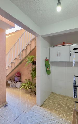 Casa à venda com 170m², 3 quartos e 2 vagas Casa à venda com 170m², 3 quartos e 2 vagasÁrea de Serviço