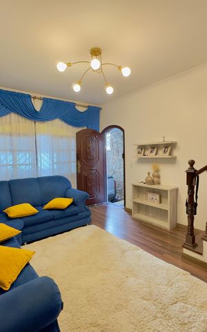 Casa à venda com 170m², 3 quartos e 2 vagas Casa à venda com 170m², 3 quartos e 2 vagasSala