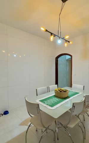 Casa à venda com 170m², 3 quartos e 2 vagas Casa à venda com 170m², 3 quartos e 2 vagasCozinha