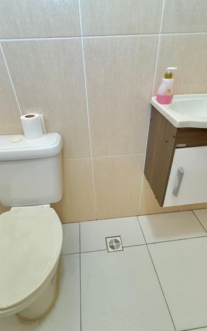 Casa à venda com 170m², 3 quartos e 2 vagas Casa à venda com 170m², 3 quartos e 2 vagasLavabo salão