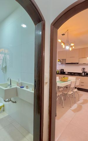 Casa à venda com 170m², 3 quartos e 2 vagas Casa à venda com 170m², 3 quartos e 2 vagasLavabo Cozinha
