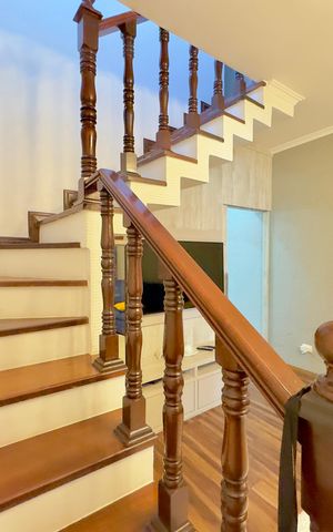 Casa à venda com 170m², 3 quartos e 2 vagas Casa à venda com 170m², 3 quartos e 2 vagasSala