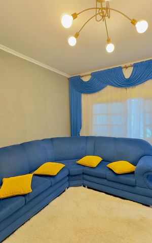 Casa à venda com 170m², 3 quartos e 2 vagas Casa à venda com 170m², 3 quartos e 2 vagasSala