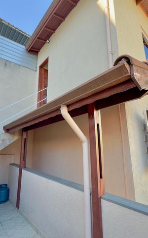Casa à venda com 170m², 3 quartos e 2 vagas Casa à venda com 170m², 3 quartos e 2 vagasÁrea externa