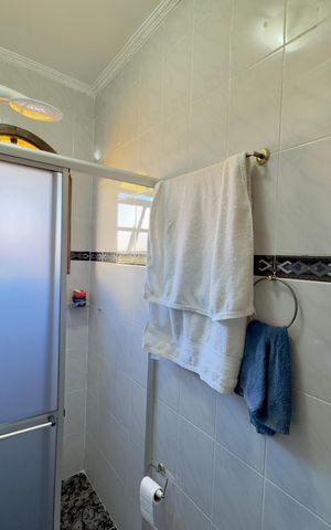 Casa à venda com 170m², 3 quartos e 2 vagas Casa à venda com 170m², 3 quartos e 2 vagasBanheiro 1
