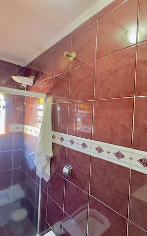 Casa à venda com 170m², 3 quartos e 2 vagas Casa à venda com 170m², 3 quartos e 2 vagasBanheiro 2