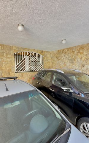 Casa à venda com 170m², 3 quartos e 2 vagas Casa à venda com 170m², 3 quartos e 2 vagasGaragem