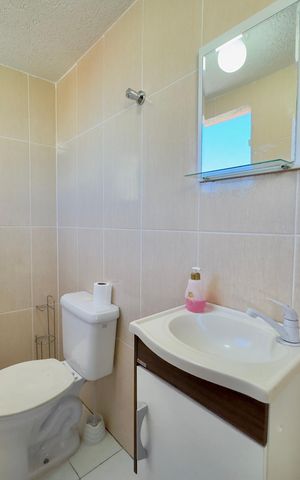 Casa à venda com 170m², 3 quartos e 2 vagas Casa à venda com 170m², 3 quartos e 2 vagasLavabo salão