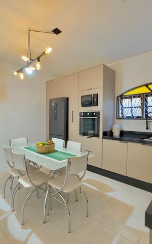 Casa à venda com 170m², 3 quartos e 2 vagas Casa à venda com 170m², 3 quartos e 2 vagasCozinha