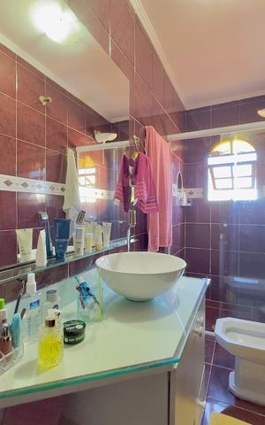 Casa à venda com 170m², 3 quartos e 2 vagas Casa à venda com 170m², 3 quartos e 2 vagasBanheiro 2