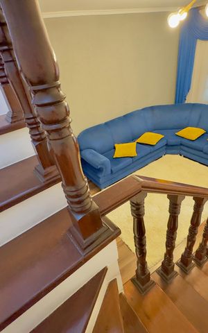 Casa à venda com 170m², 3 quartos e 2 vagas Casa à venda com 170m², 3 quartos e 2 vagasSala