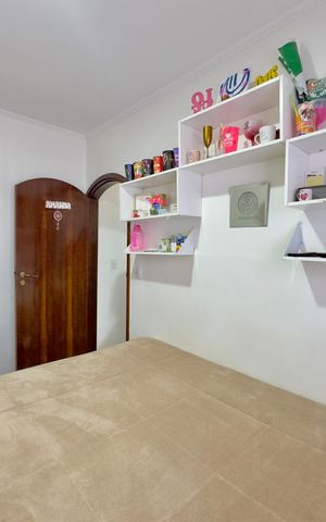 Casa à venda com 170m², 3 quartos e 2 vagas Casa à venda com 170m², 3 quartos e 2 vagasQuarto 1