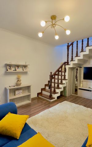 Casa à venda com 170m², 3 quartos e 2 vagas Casa à venda com 170m², 3 quartos e 2 vagasSala