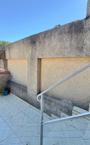 Casa à venda com 170m², 3 quartos e 2 vagas Casa à venda com 170m², 3 quartos e 2 vagasÁrea externa