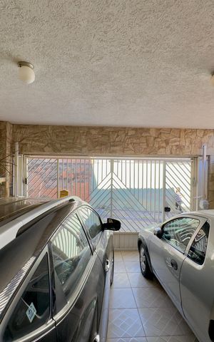 Casa à venda com 170m², 3 quartos e 2 vagas Casa à venda com 170m², 3 quartos e 2 vagasGaragem