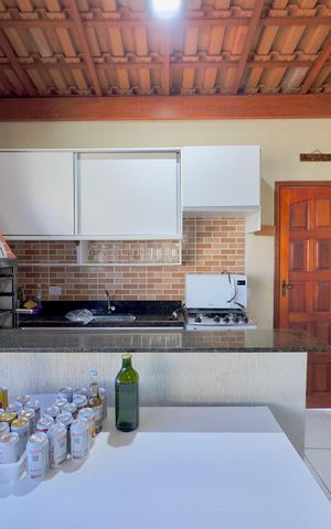 Casa à venda com 170m², 3 quartos e 2 vagas Casa à venda com 170m², 3 quartos e 2 vagasSalão