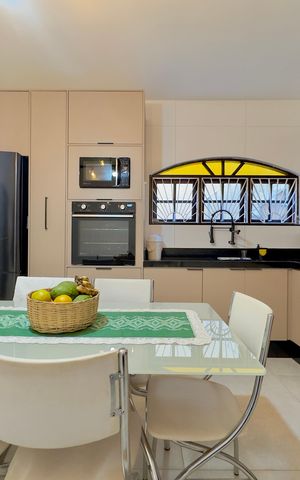 Casa à venda com 170m², 3 quartos e 2 vagas Casa à venda com 170m², 3 quartos e 2 vagasCozinha
