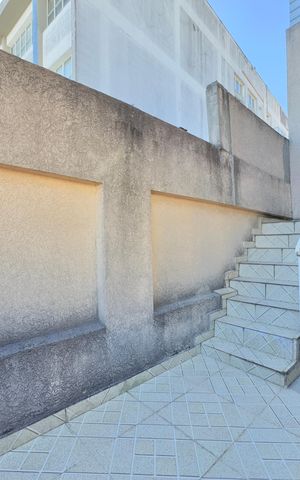 Casa à venda com 170m², 3 quartos e 2 vagas Casa à venda com 170m², 3 quartos e 2 vagasÁrea externa