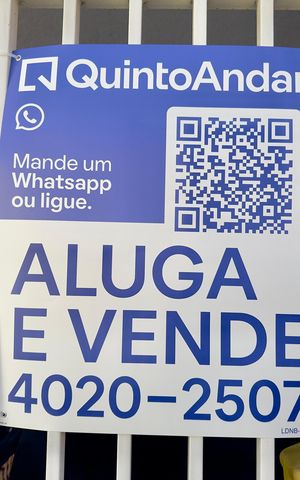 Casa à venda com 170m², 3 quartos e 2 vagas Casa à venda com 170m², 3 quartos e 2 vagasPlaca aproximada