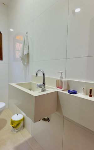Casa à venda com 170m², 3 quartos e 2 vagas Casa à venda com 170m², 3 quartos e 2 vagasBanheiro 3