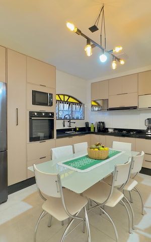 Casa à venda com 170m², 3 quartos e 2 vagas Casa à venda com 170m², 3 quartos e 2 vagasCozinha