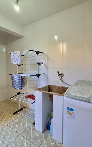 Casa à venda com 170m², 3 quartos e 2 vagas Casa à venda com 170m², 3 quartos e 2 vagasÁrea de Serviço