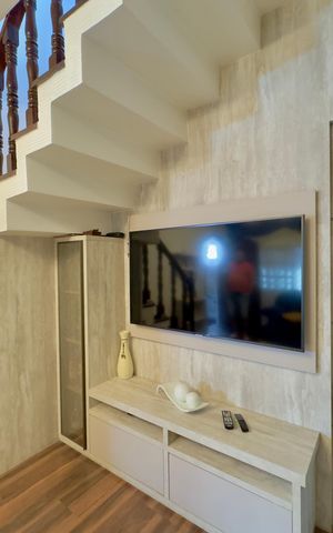 Casa à venda com 170m², 3 quartos e 2 vagas Casa à venda com 170m², 3 quartos e 2 vagasSala